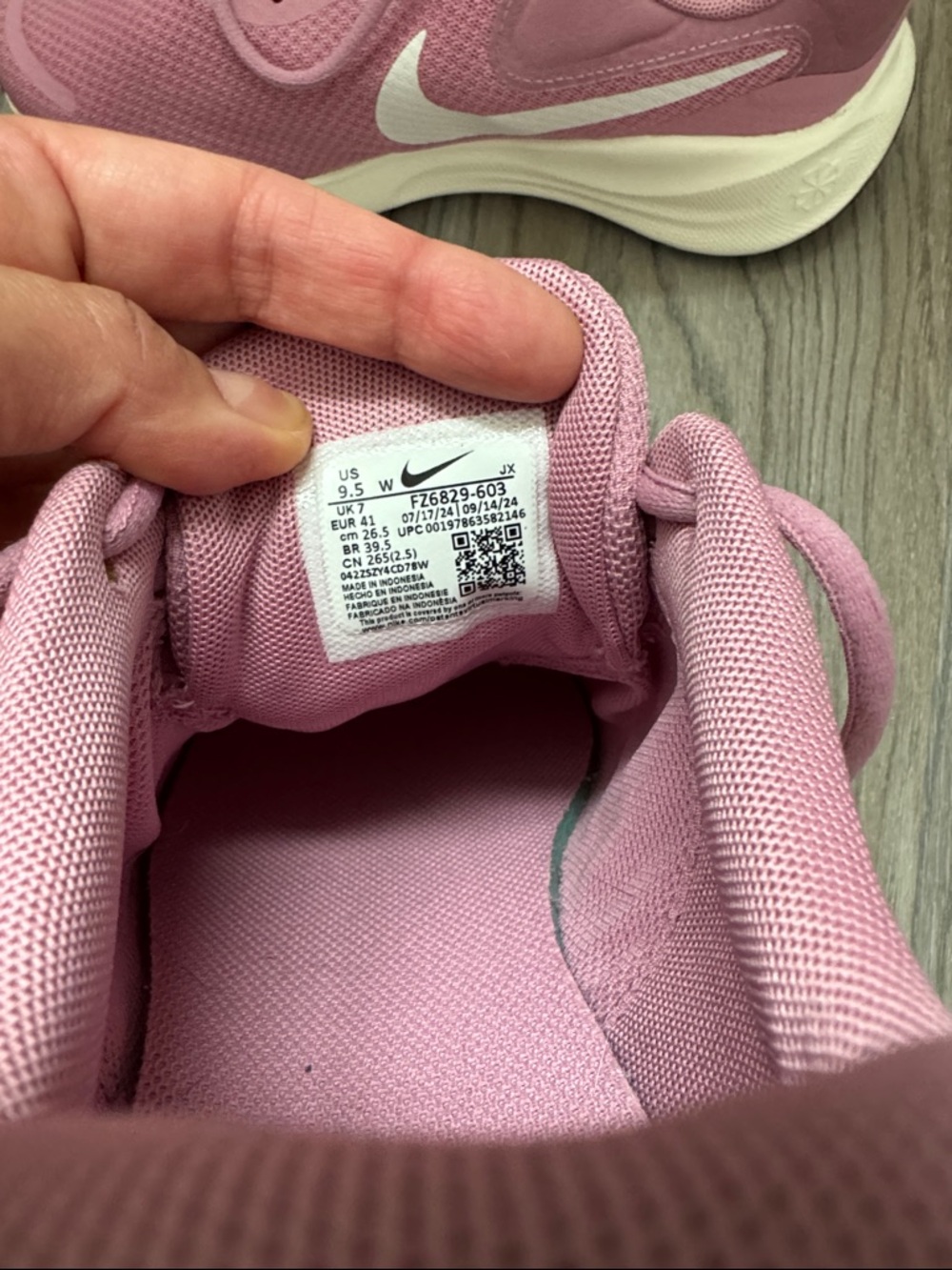Nike Women's Pink Mesh Running Shoes with White Swoosh - Picture 4 of 7